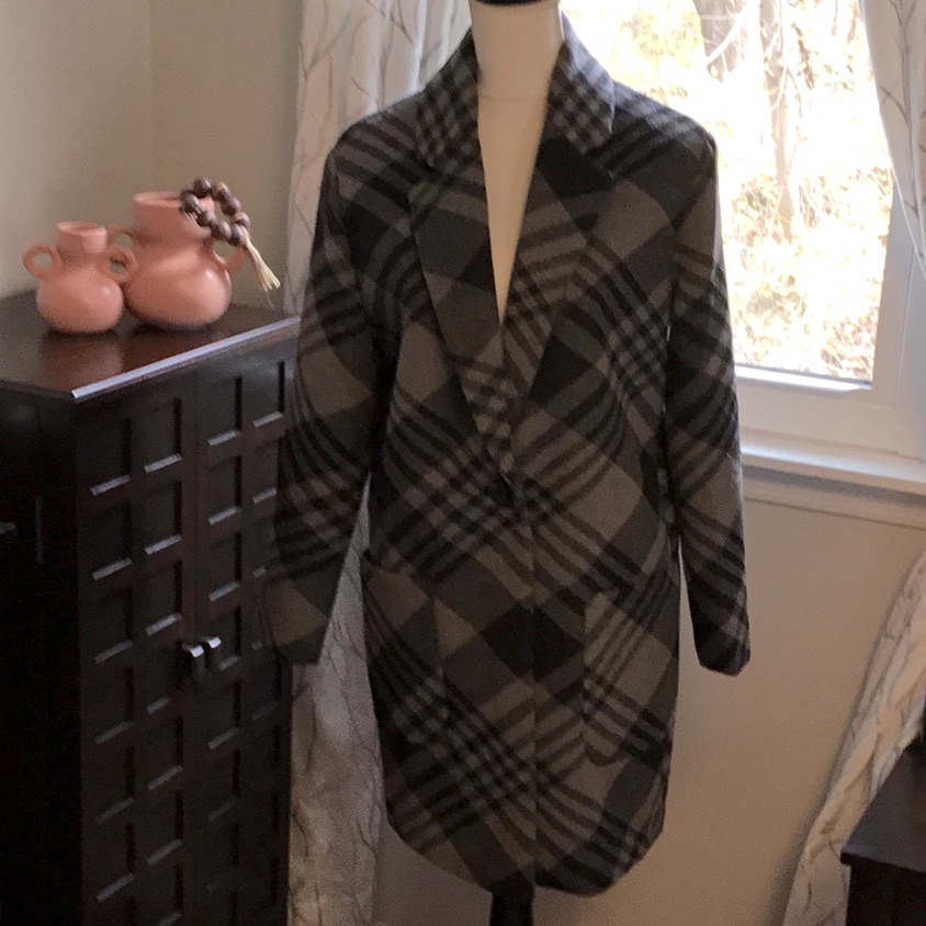 Love Stitch Plaid Gray Coat Size M